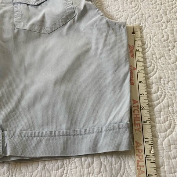 Gloria Vanderbilt Bermuda Shorts Light Blue Pin Stripe Flat Front Size 6 - Picture 12 of 13